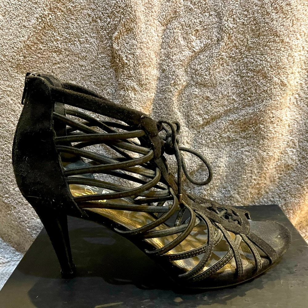 Women’s size 8 black suede lace up open toe pumps for casual or dressy look